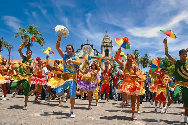 Frevo_dancers_-_Olinda,_Pernambuco,_Brazil